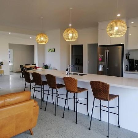 Purangi Beachhouse - 2 Bedroom Cooks Beach Екстериор снимка