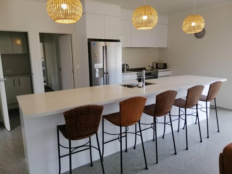 Purangi Beachhouse - 2 Bedroom Cooks Beach Екстериор снимка