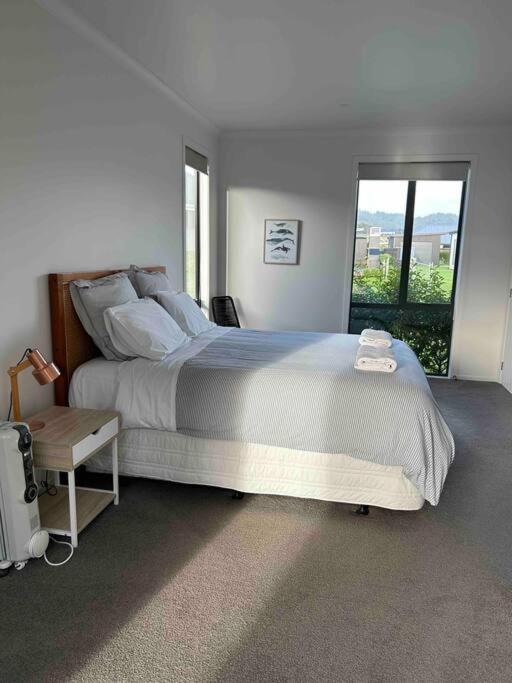 Purangi Beachhouse - 2 Bedroom Cooks Beach Екстериор снимка
