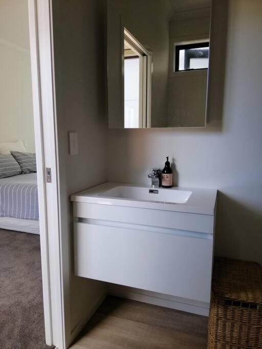 Purangi Beachhouse - 2 Bedroom Cooks Beach Екстериор снимка