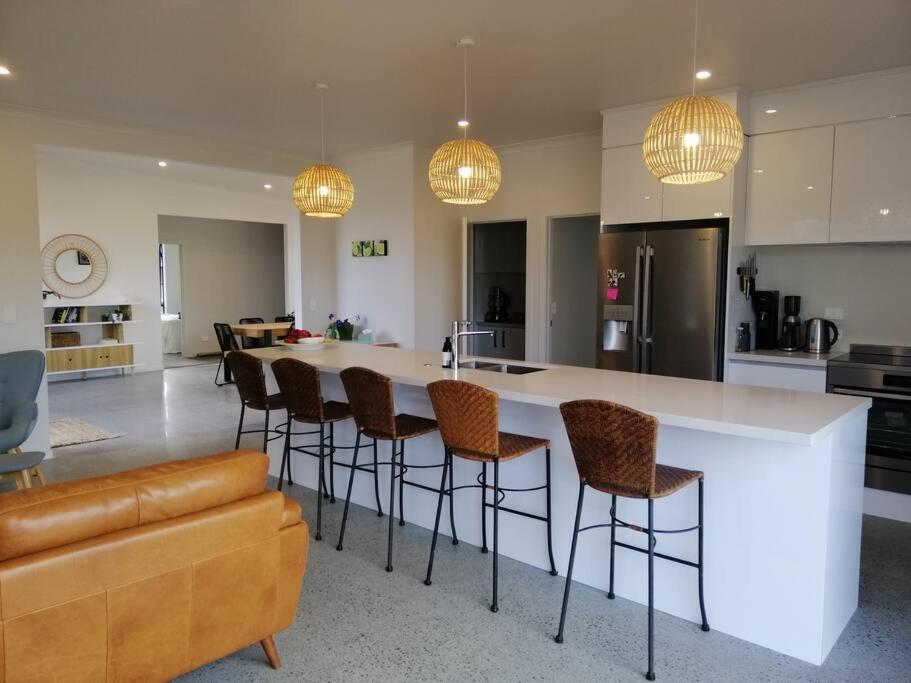 Purangi Beachhouse - 2 Bedroom Cooks Beach Екстериор снимка